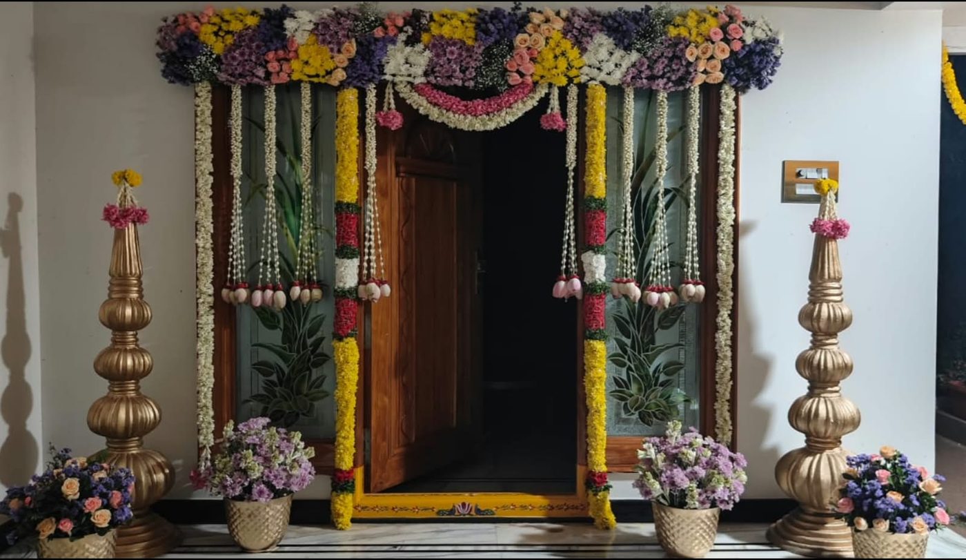 Housewarming entrance flower decoration